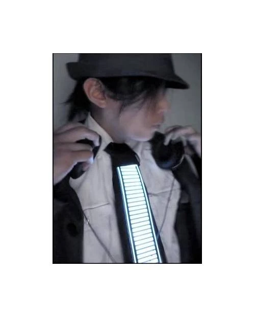 Cravate LED Lumineuse : Réagit A La Musique ! 2 Cravate LED Lumineuse : Réagit A La Musique ! – Image 2